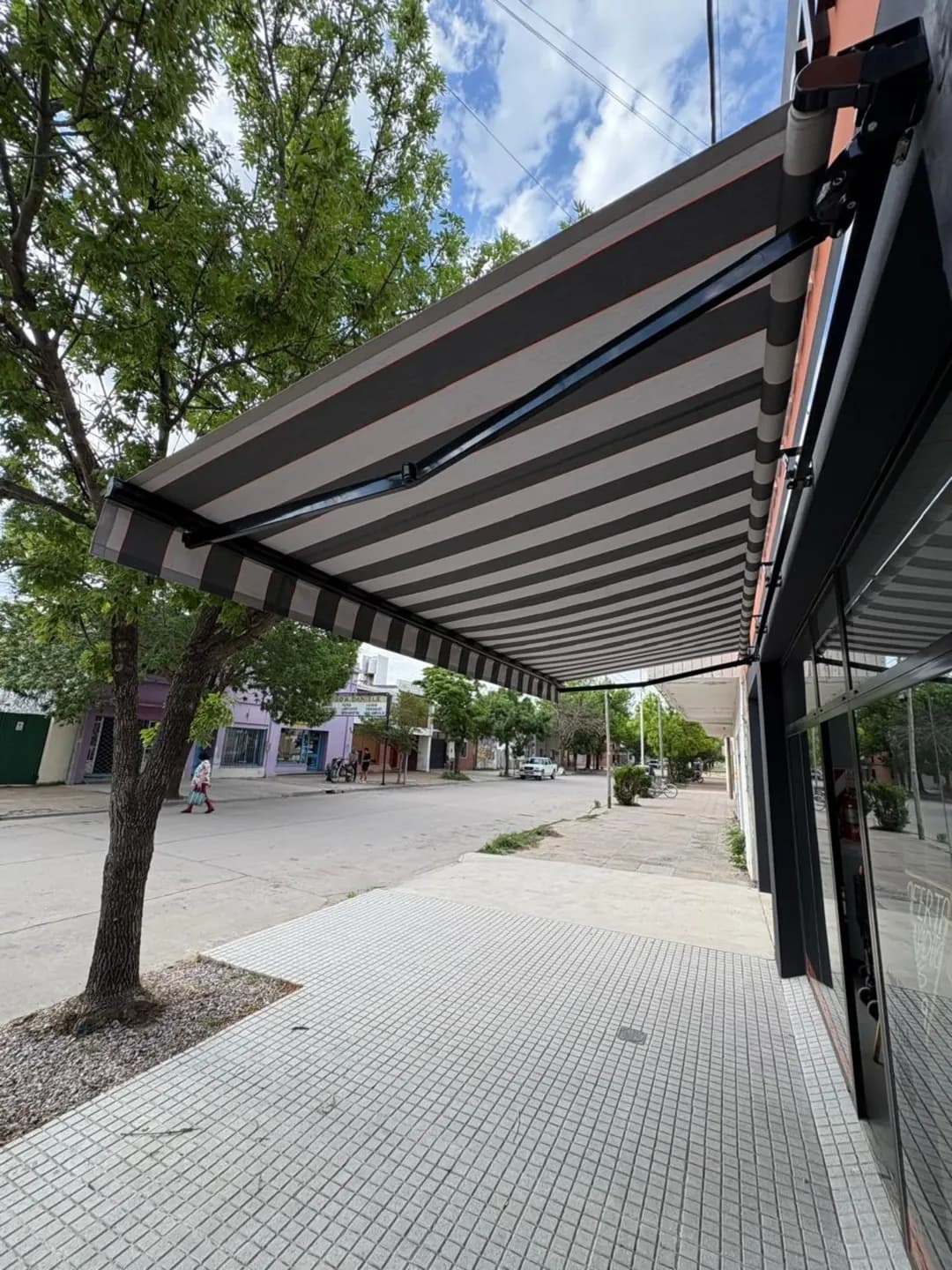 Trabajo de Panadería del Centro — Toldo retráctil